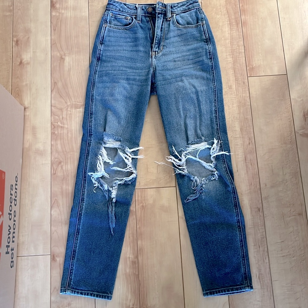 hollister high rise mom jeans